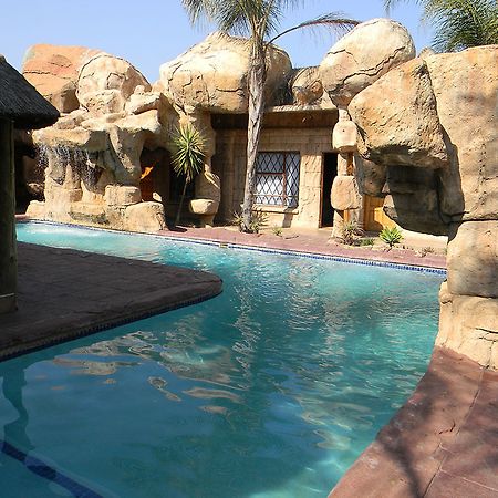 African Cave Lodge Hammanskraal Eksteriør bilde