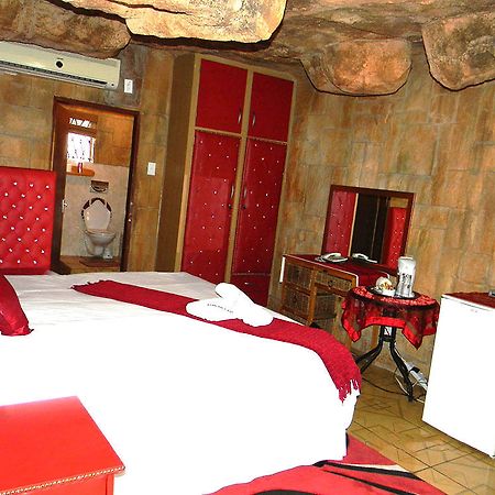 African Cave Lodge Hammanskraal Eksteriør bilde