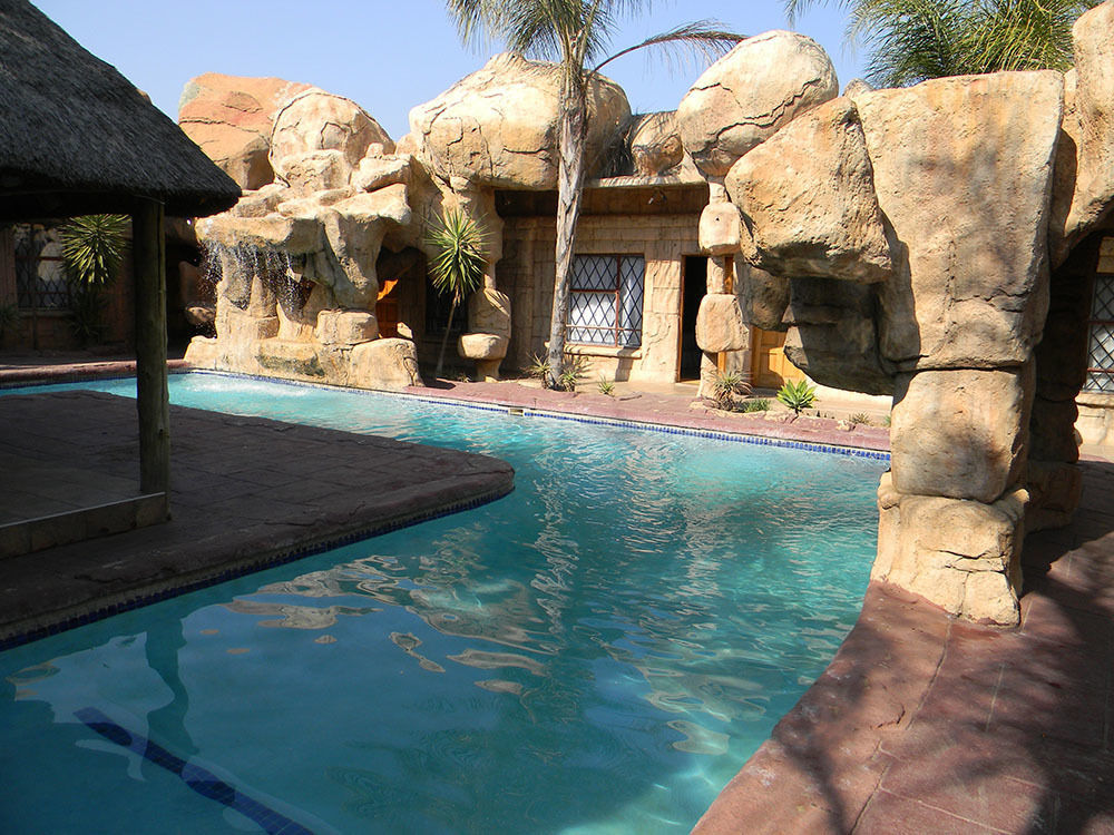African Cave Lodge Hammanskraal Eksteriør bilde