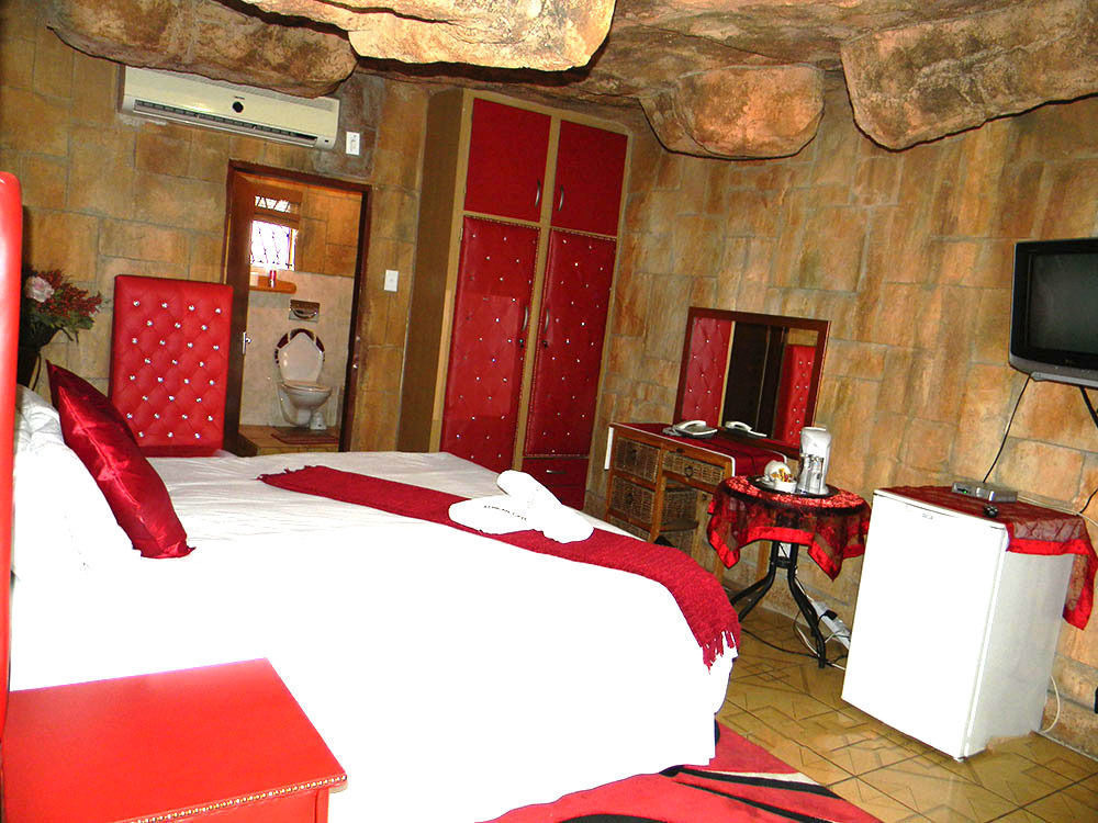 African Cave Lodge Hammanskraal Eksteriør bilde