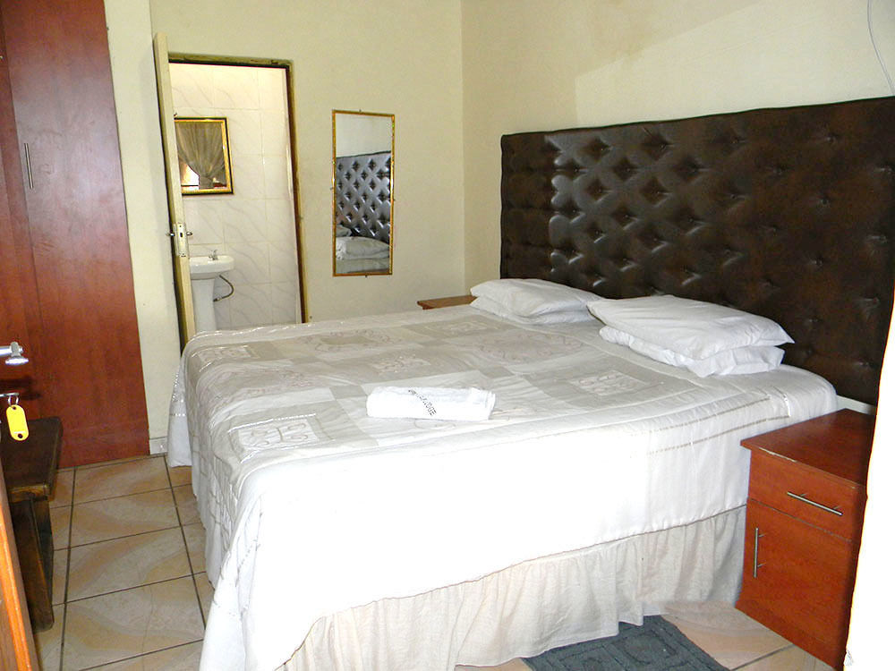 African Cave Lodge Hammanskraal Eksteriør bilde