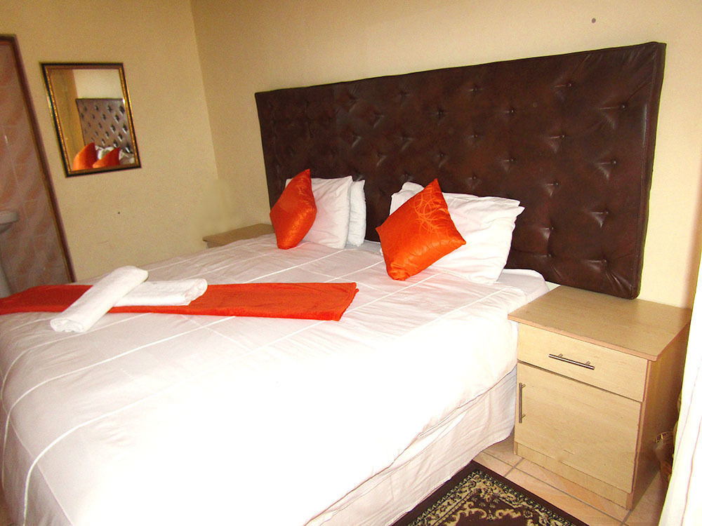 African Cave Lodge Hammanskraal Eksteriør bilde