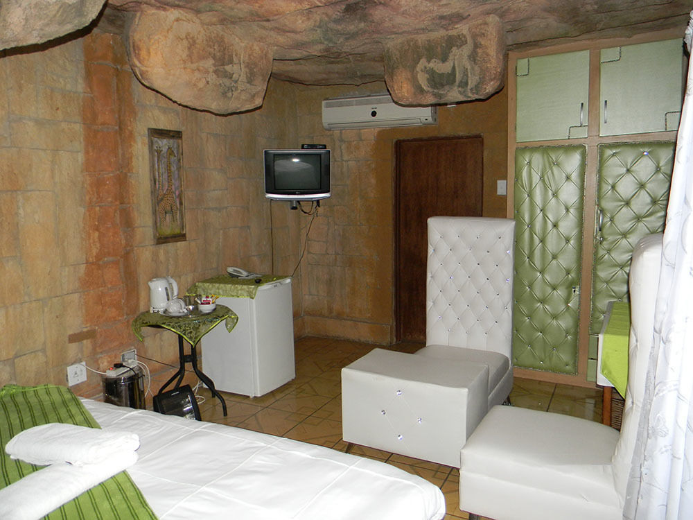 African Cave Lodge Hammanskraal Eksteriør bilde