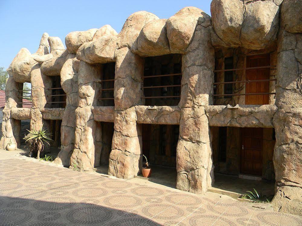 African Cave Lodge Hammanskraal Eksteriør bilde